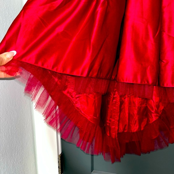 Beautiful Princess Girls Dress with Train - Picture 6 of 8